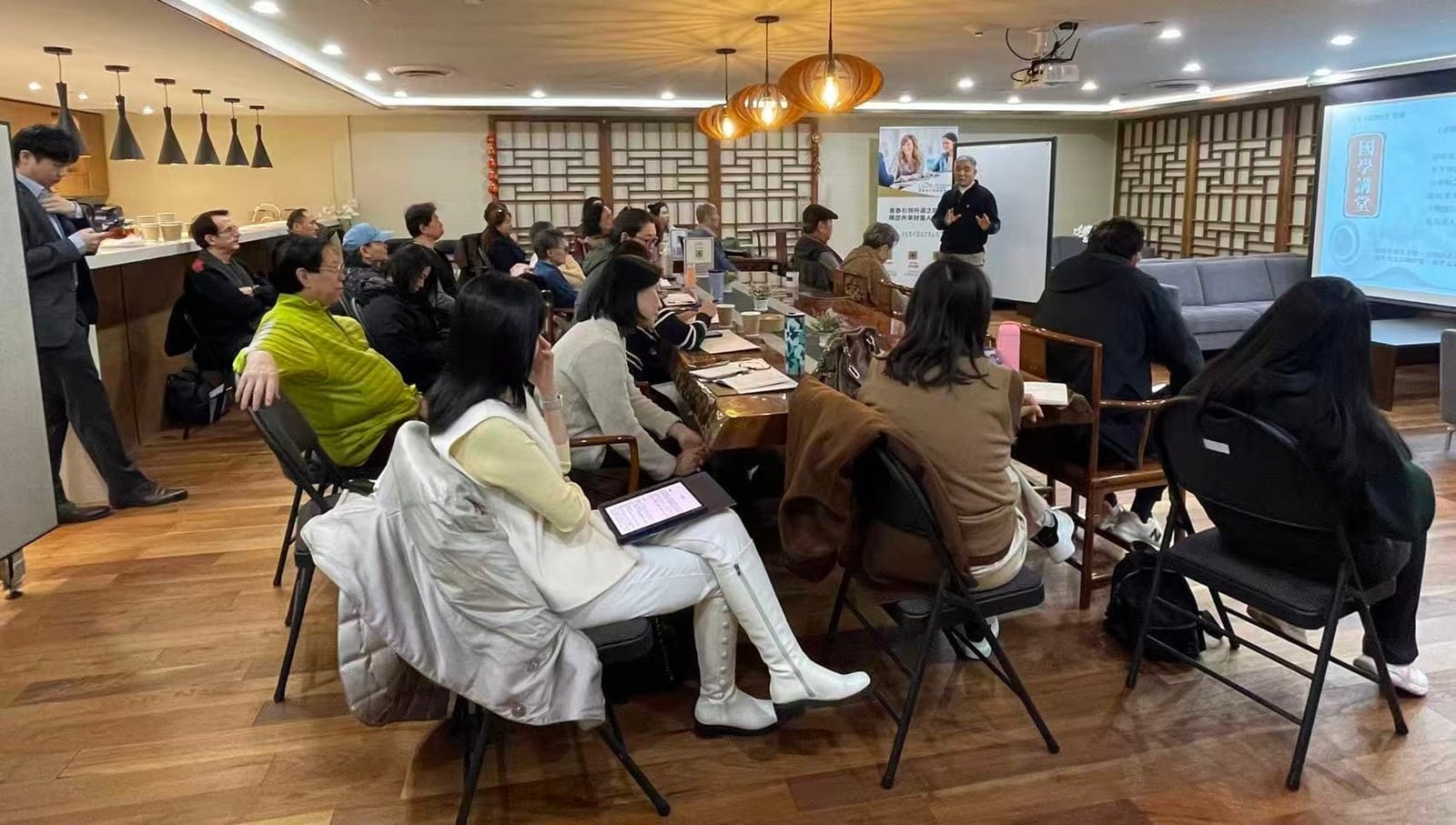 天下不可操控，只可顺应；凡是用力过度，必然走向反面！