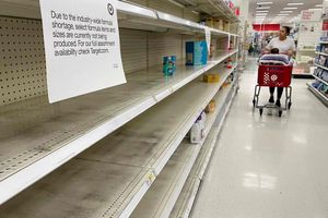 美国陷入奶粉危机，加拿大父母需要抢购奶粉吗？