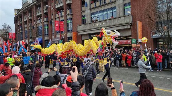 疫情后温哥华首场春节盛宴，各级政要争相拜年，该如何看待？